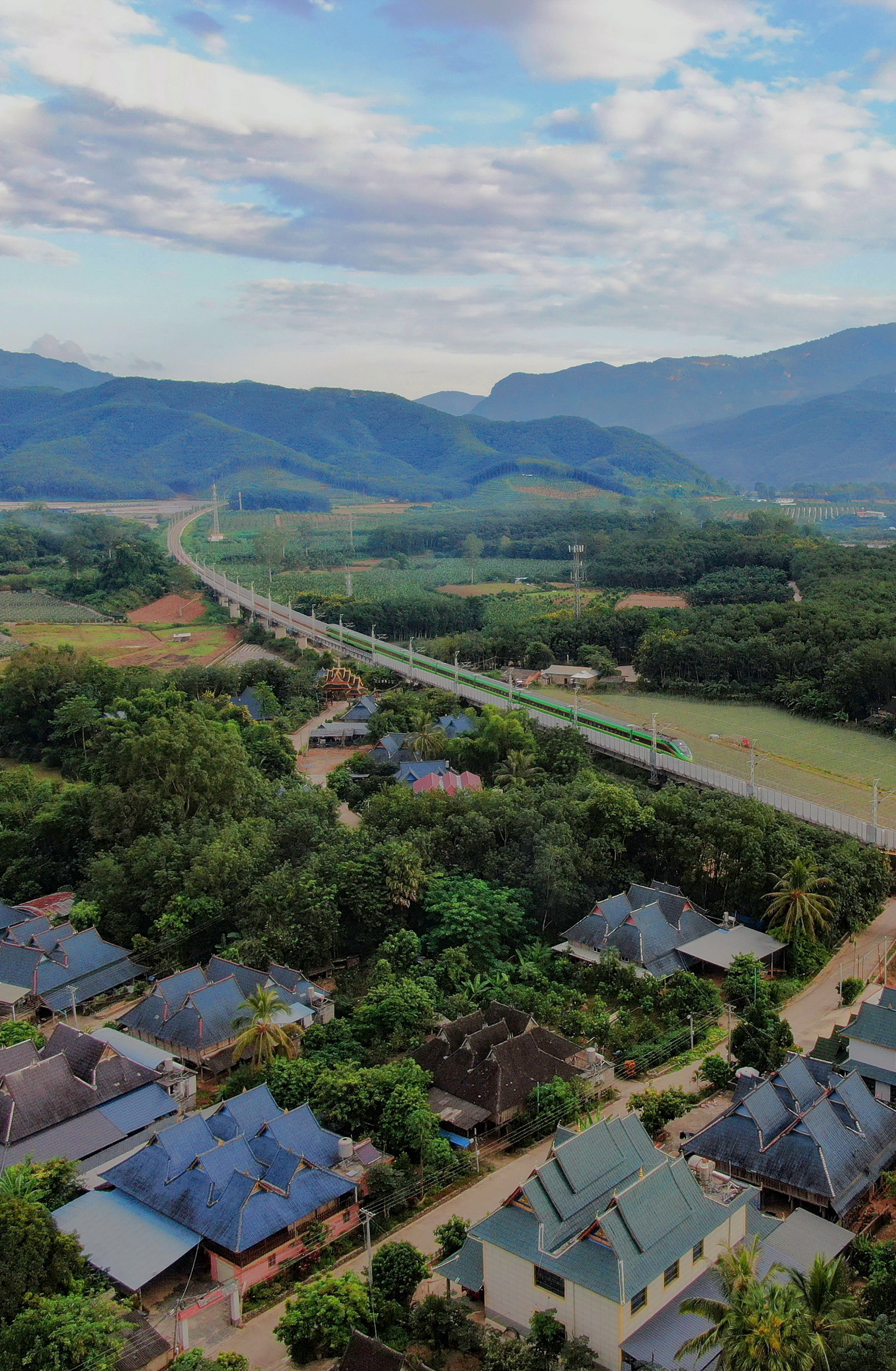 瀾滄江邊的傣寨：中老鐵路過我家